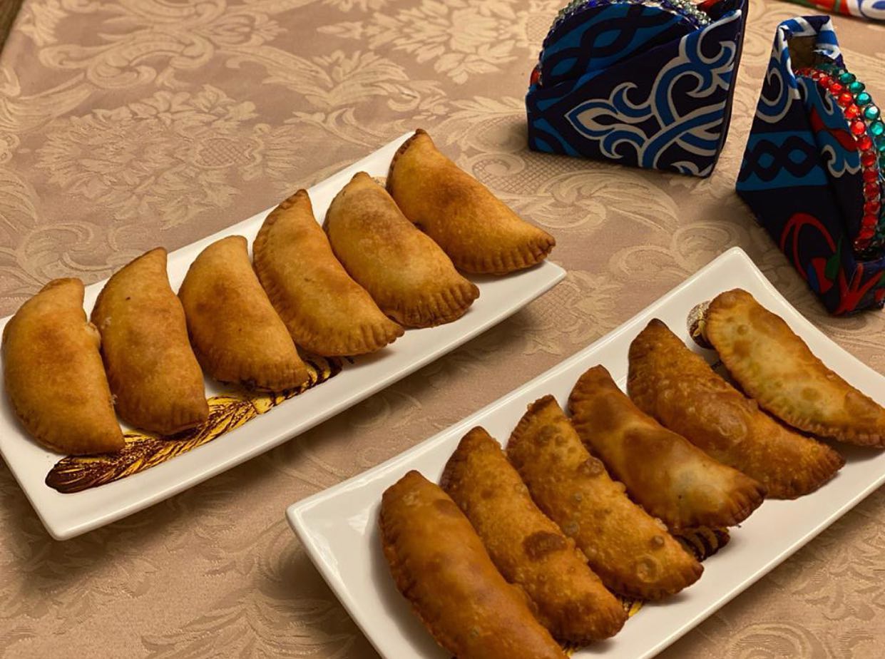 Jumbo Sambosa (stuffed with cheese, cheese or chicken)